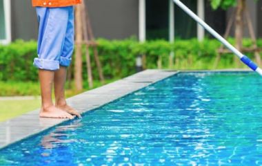 Какими способами лучше провести очистку воды в бассейне Какими способами лучше провести очистку воды в бассейне